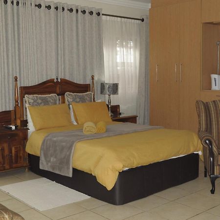 @Home Guest House Рустенбург Екстериор снимка