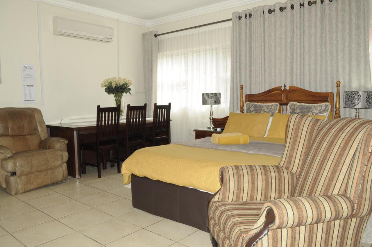 @Home Guest House Рустенбург Екстериор снимка