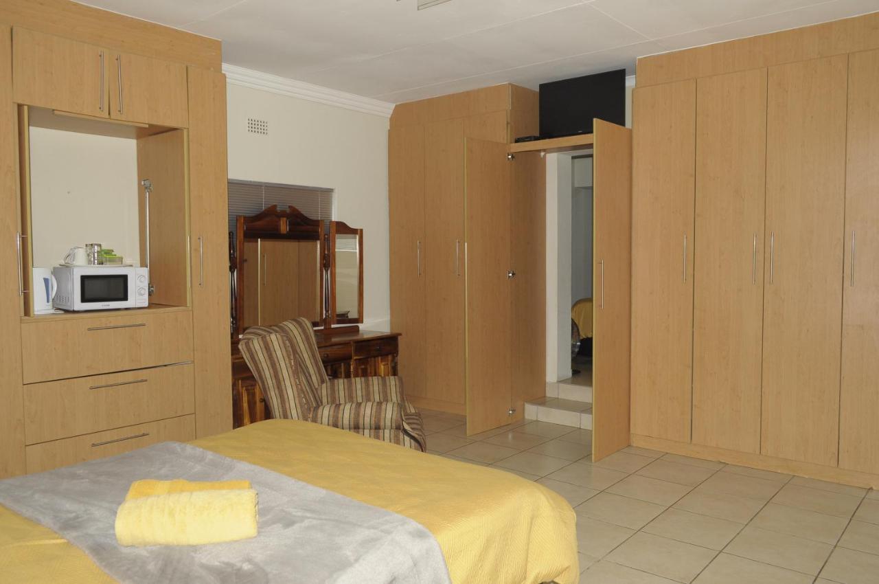 @Home Guest House Рустенбург Екстериор снимка