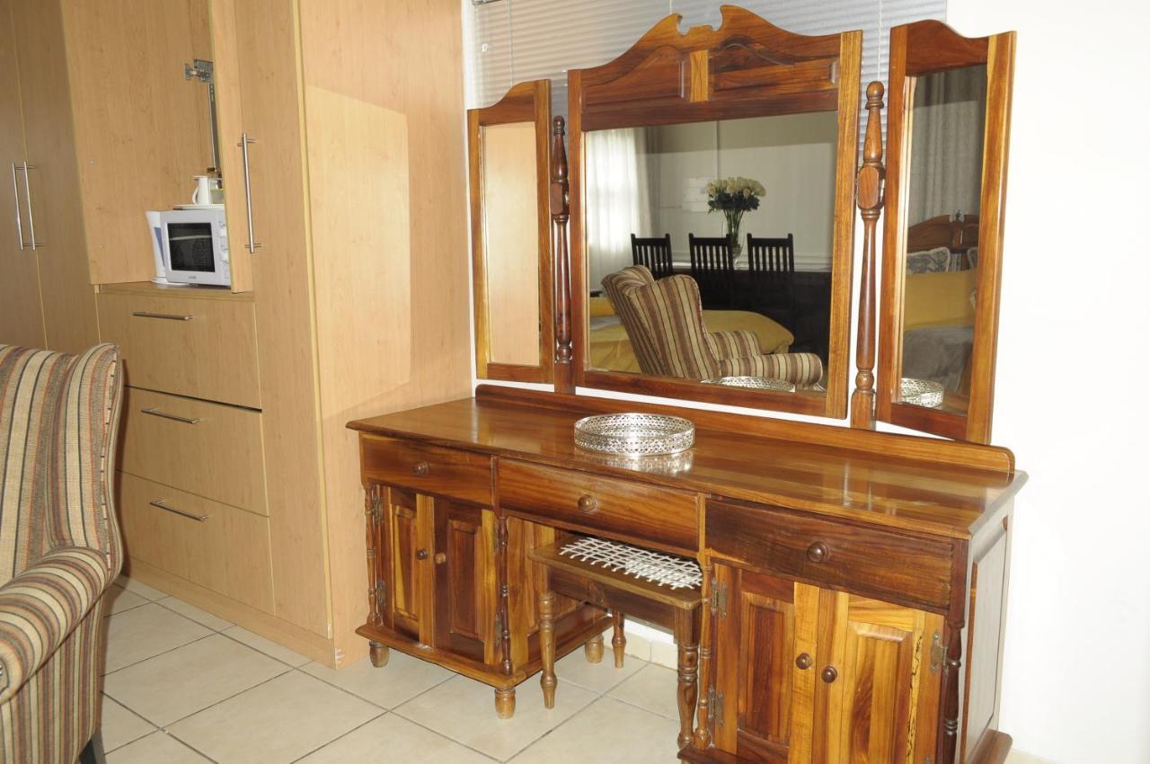 @Home Guest House Рустенбург Екстериор снимка