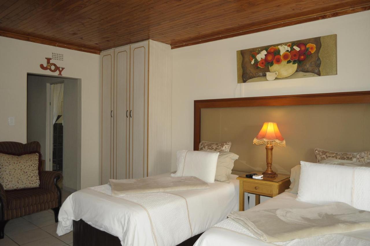 @Home Guest House Рустенбург Екстериор снимка