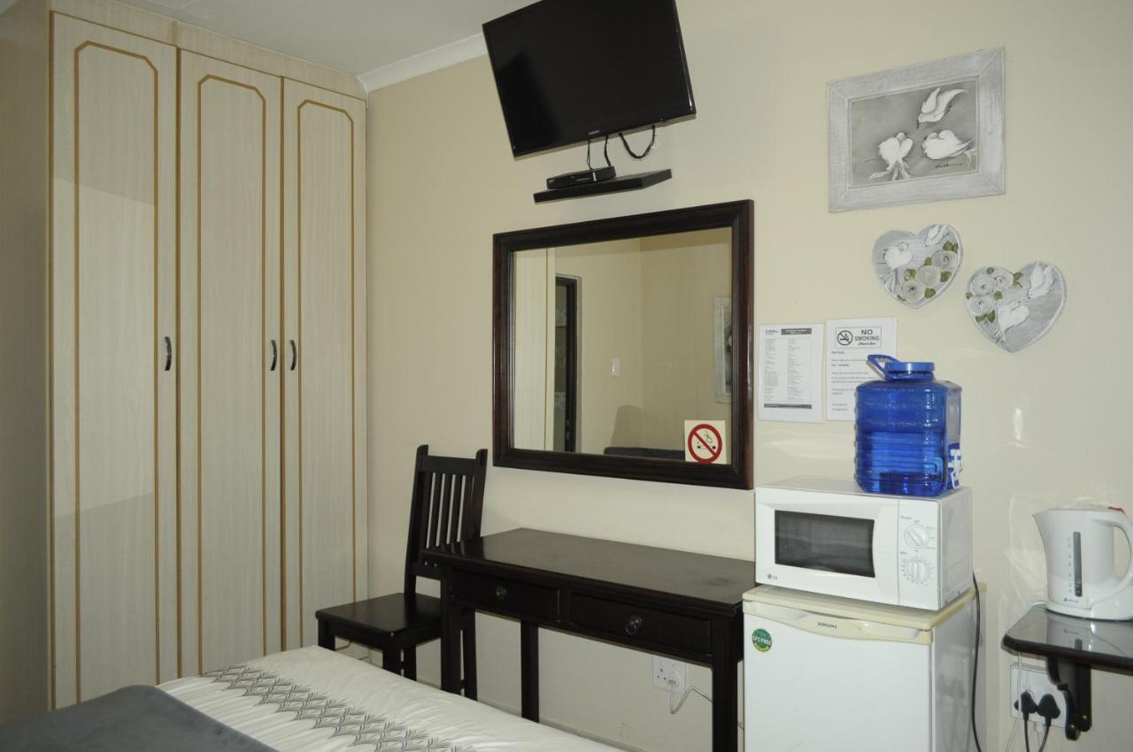 @Home Guest House Рустенбург Екстериор снимка