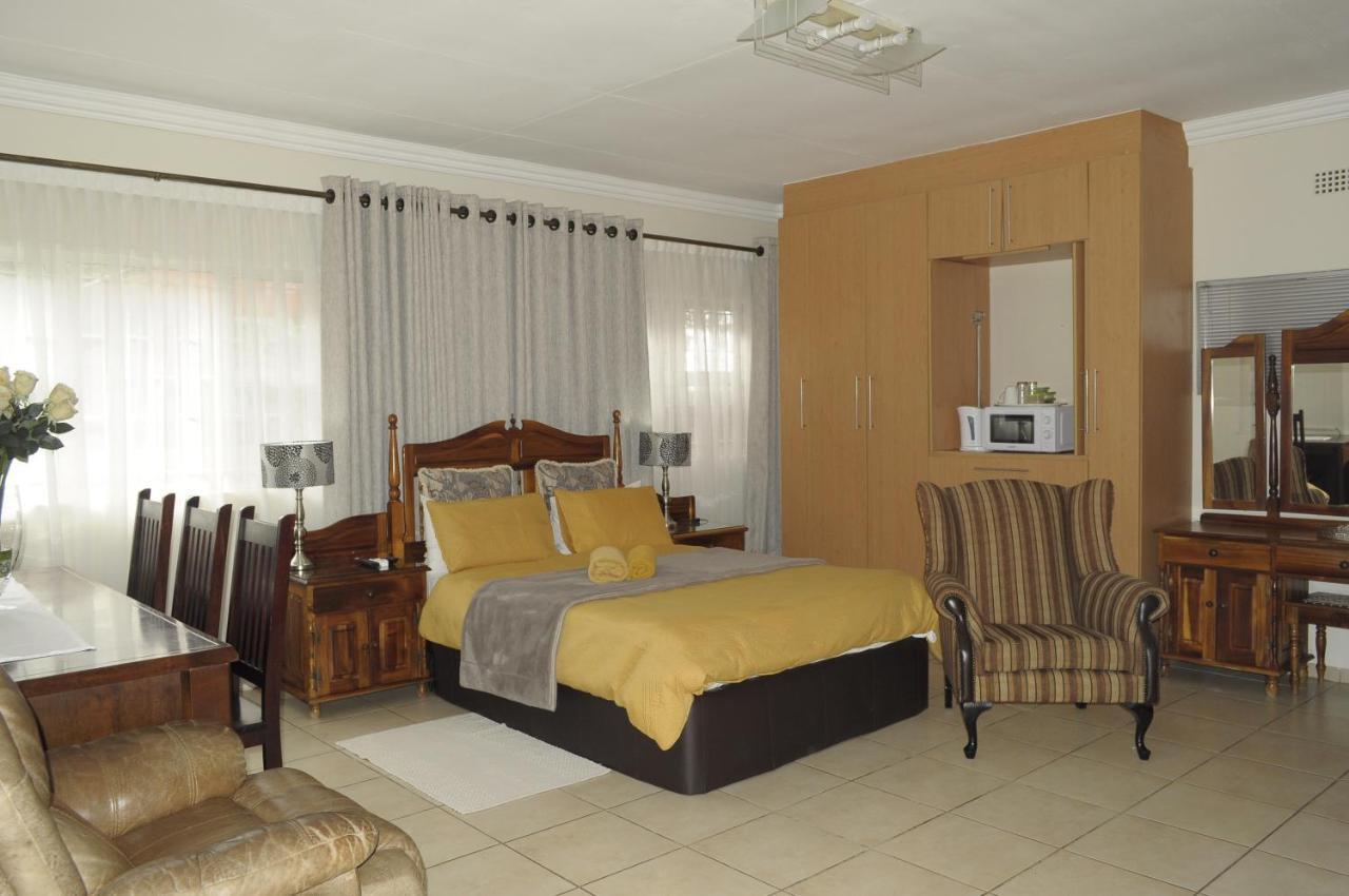 @Home Guest House Рустенбург Екстериор снимка