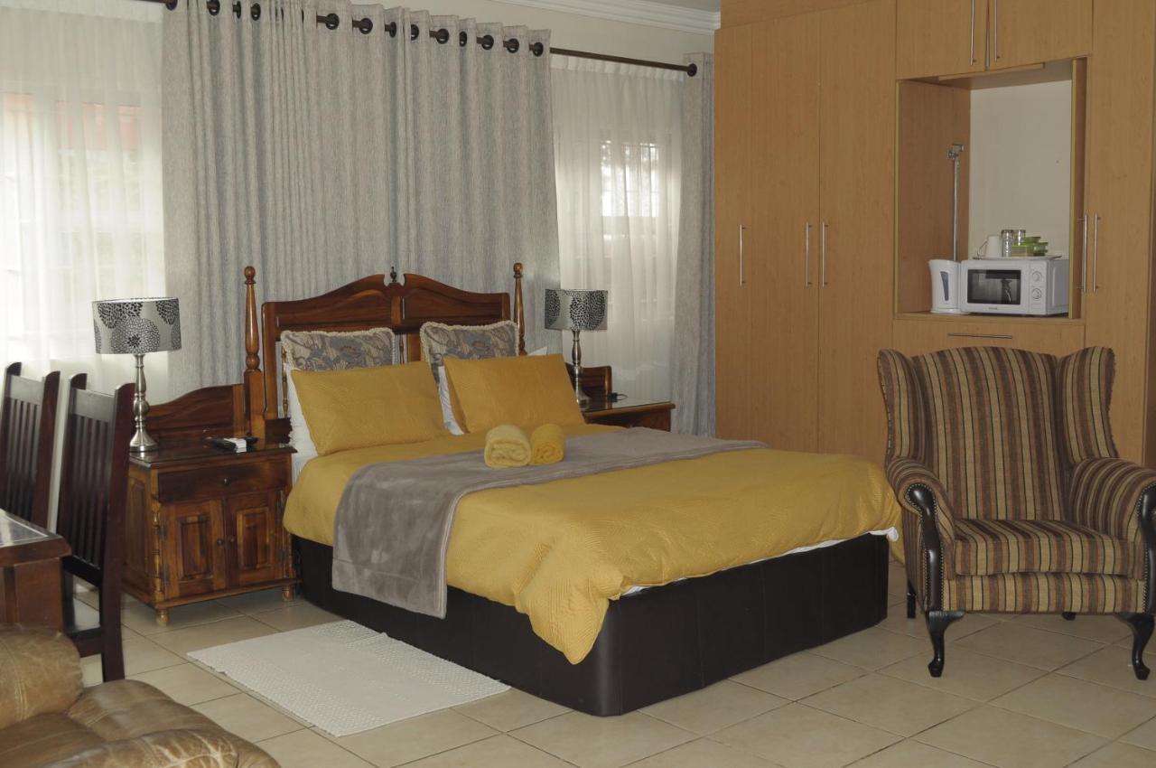 @Home Guest House Рустенбург Екстериор снимка