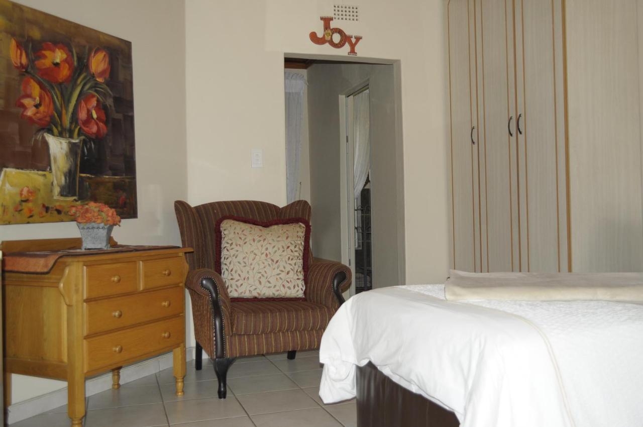 @Home Guest House Рустенбург Екстериор снимка