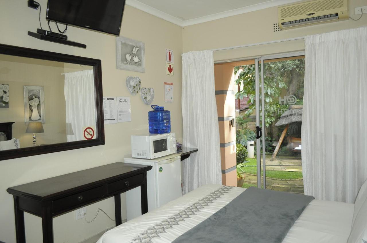 @Home Guest House Рустенбург Екстериор снимка