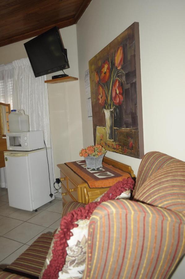 @Home Guest House Рустенбург Екстериор снимка