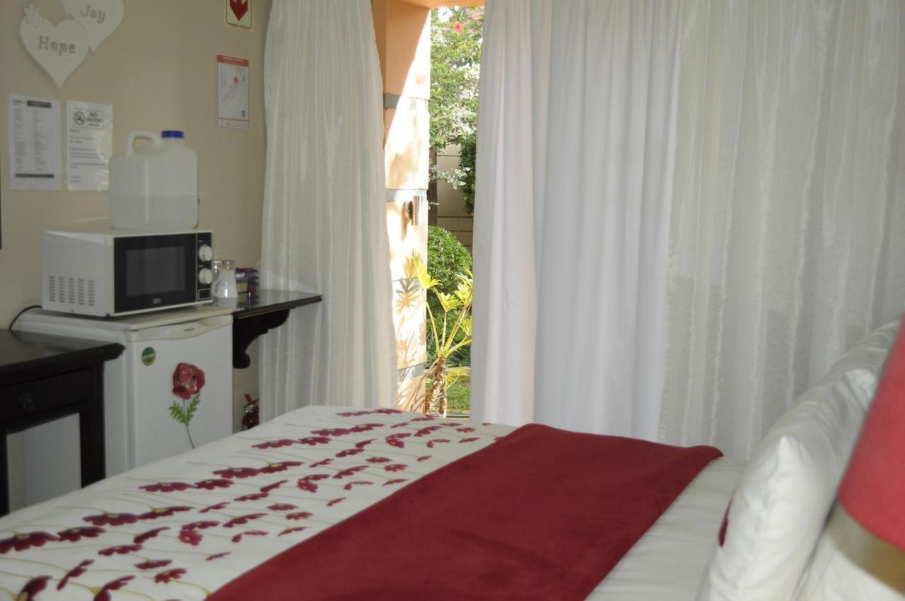@Home Guest House Рустенбург Екстериор снимка