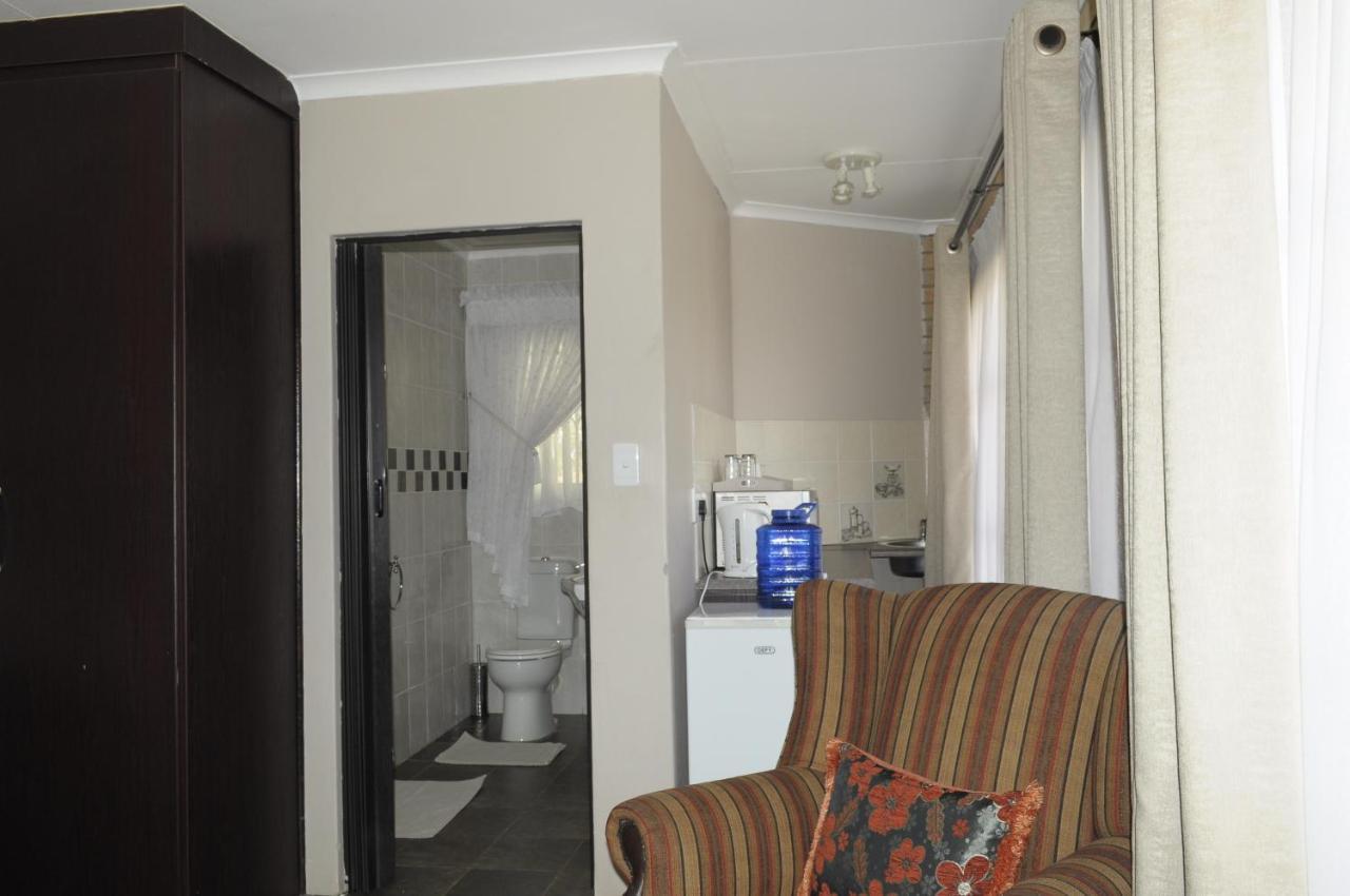 @Home Guest House Рустенбург Екстериор снимка