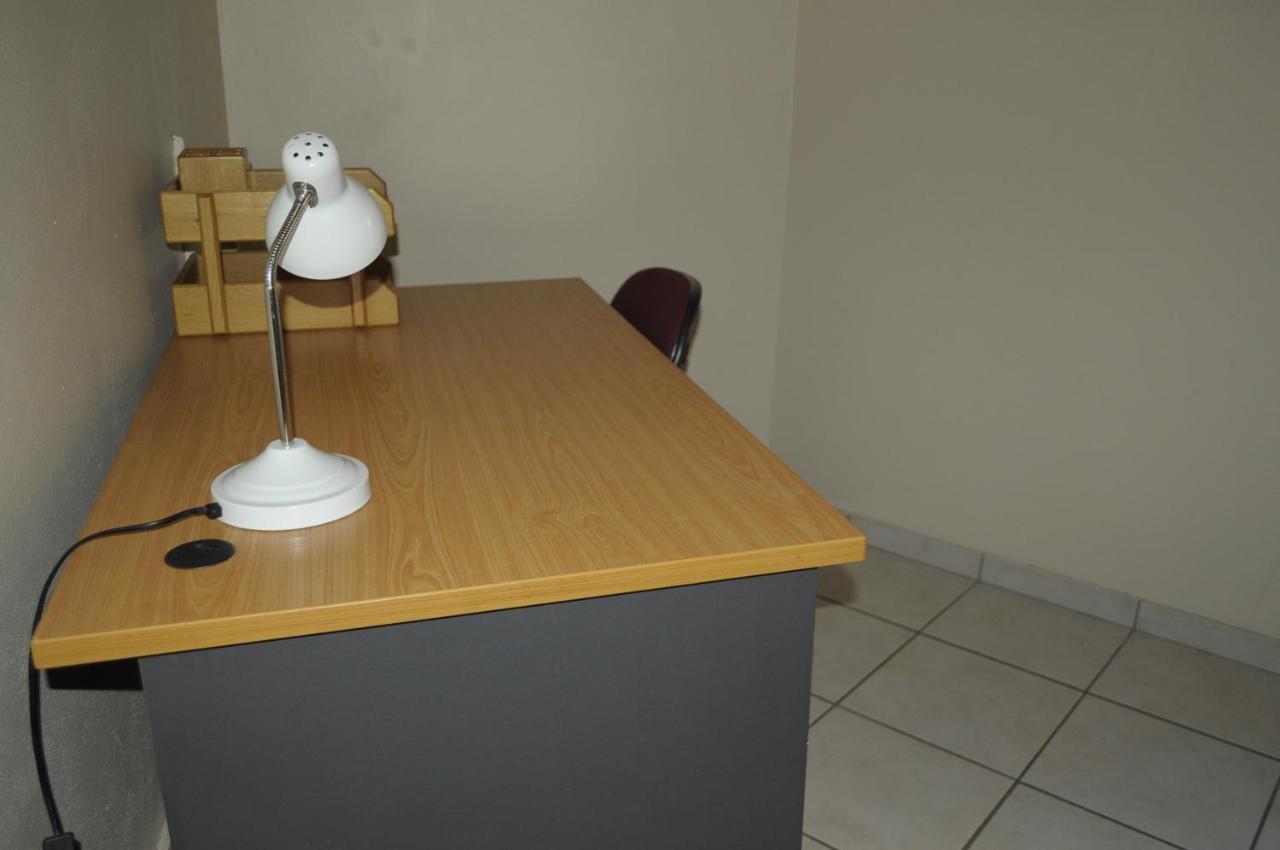 @Home Guest House Рустенбург Екстериор снимка