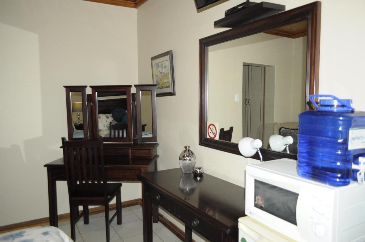 @Home Guest House Рустенбург Екстериор снимка