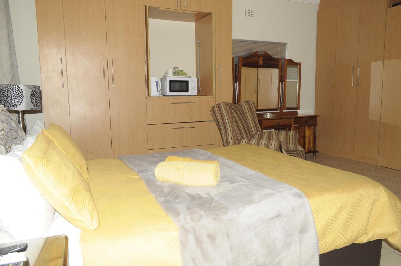 @Home Guest House Рустенбург Екстериор снимка