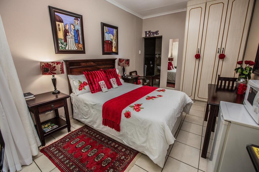 @Home Guest House Рустенбург Стая снимка